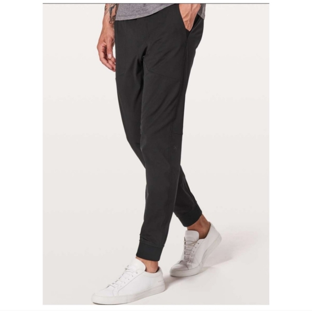 Lululemon ABC Joggers in Black Sz M EUC Athleisure Viral Social Media Favorite